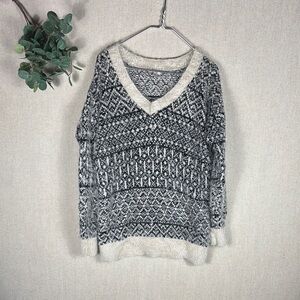 Ecote > Black and White Fuzzy V Neck Sweater Small